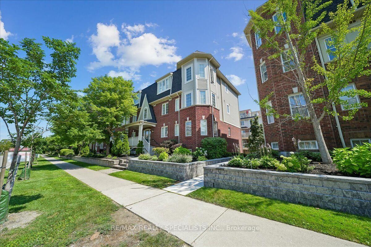 Property Photo: 614 Shoreline Drive 5 ON L5B 0A8