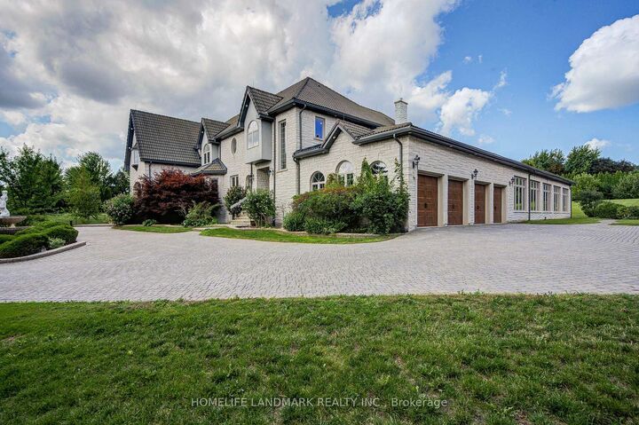 Property Photo: 21 Kensington Drive ON L4E 3M9
