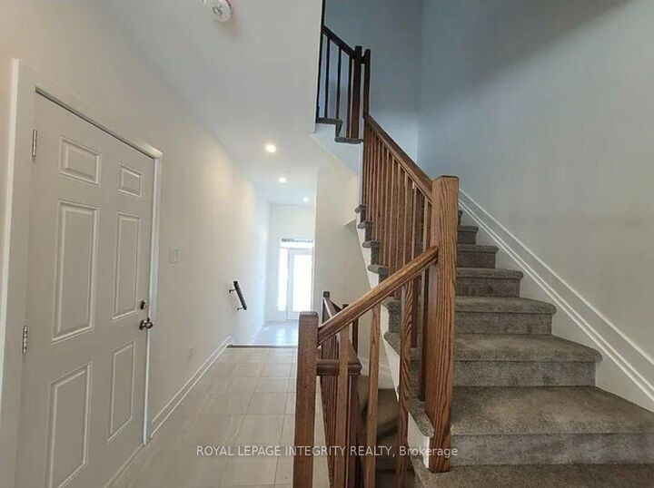 Property Photo:  32 Overberg Way  ON K2S 2S9 