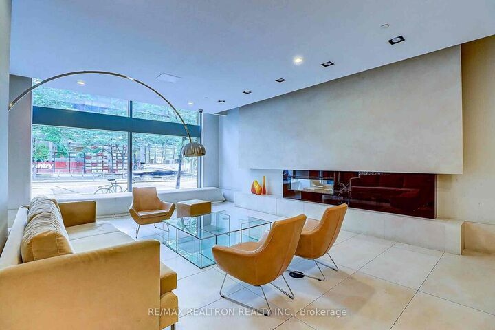 Property Photo: 832 Bay Street 3201 ON M5S 1Z6
