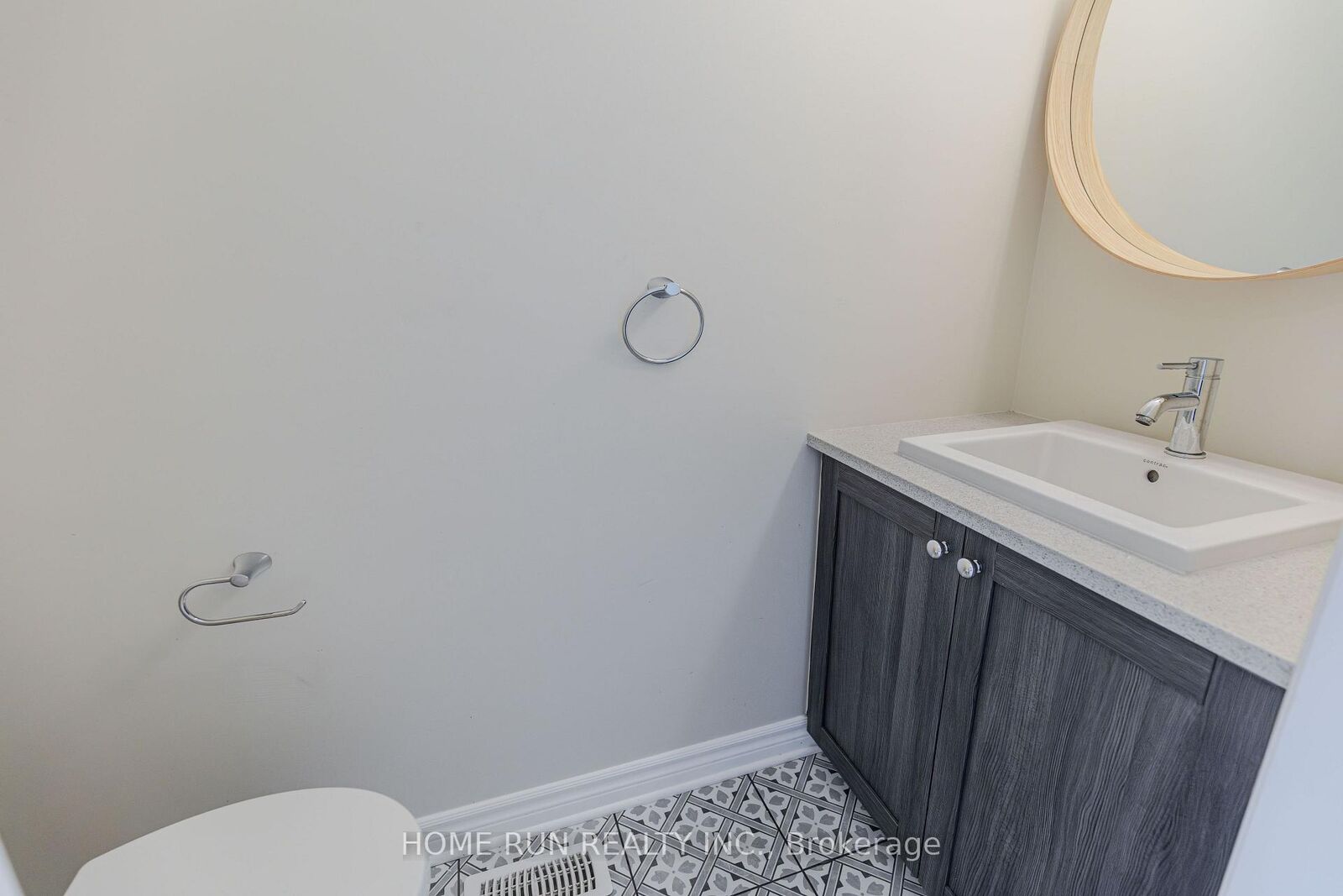 Property Photo: 785 Cairn Crescent ON K1W 0P7