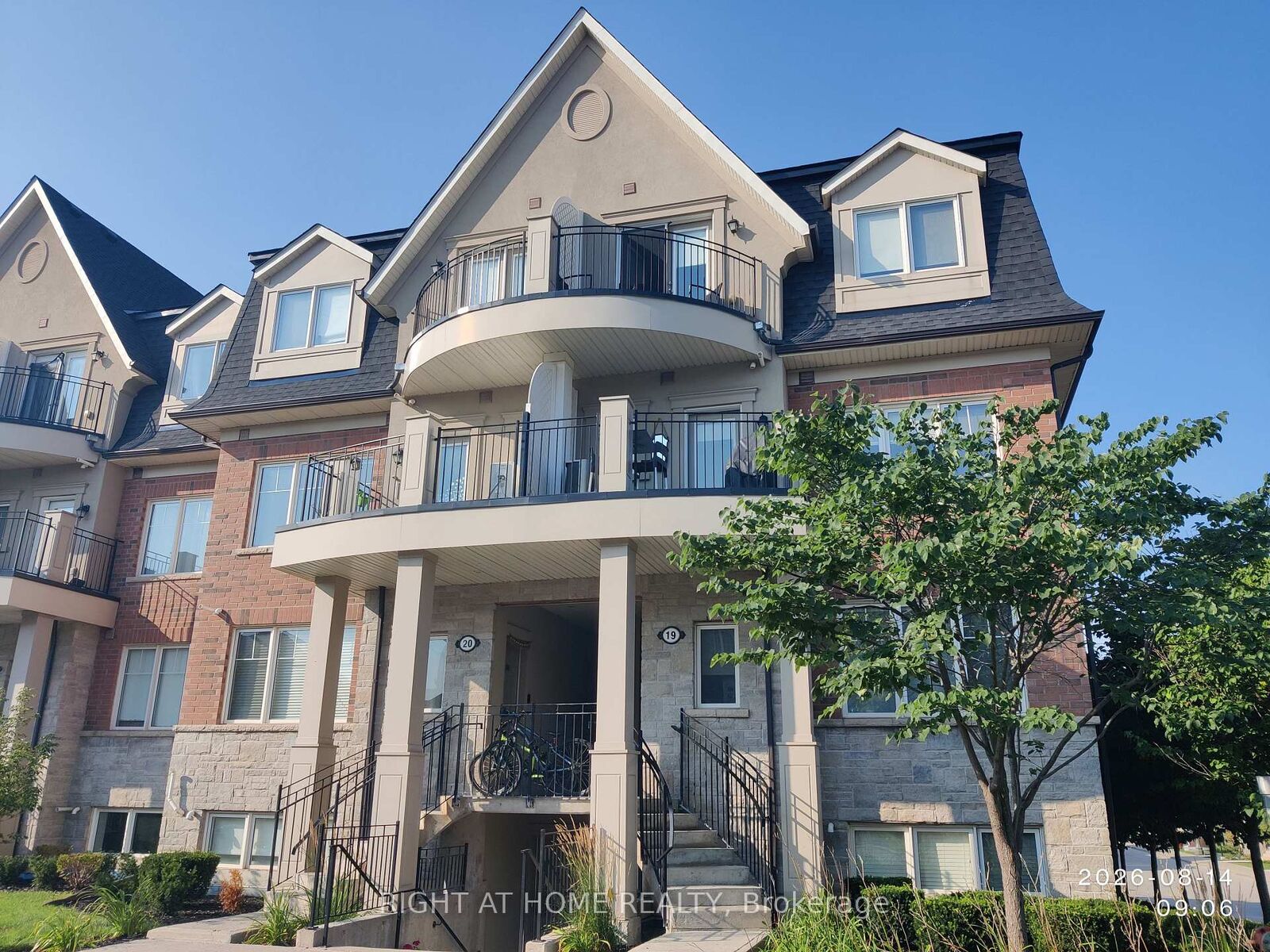 Photo de la propriété:  2420 Baronwood Drive 19-02  ON L6M 0X6 