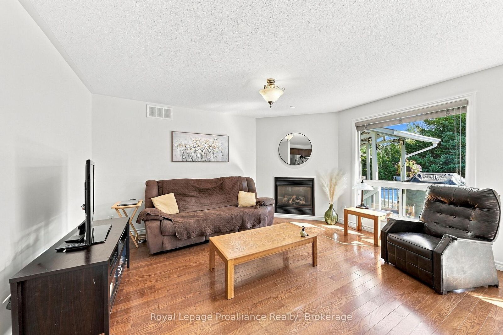 Property Photo: 9 Seneca Drive ON K0K 1H0