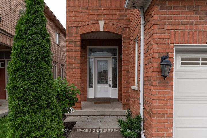 Property Photo: 3250 Sunlight Street ON L5M 0G7