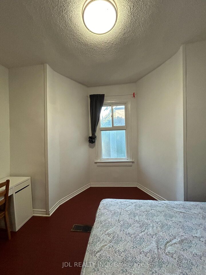 Property Photo:  4 Fitzroy Terr Terrace Suite Aa Main Floor  ON M5T 2K3 
