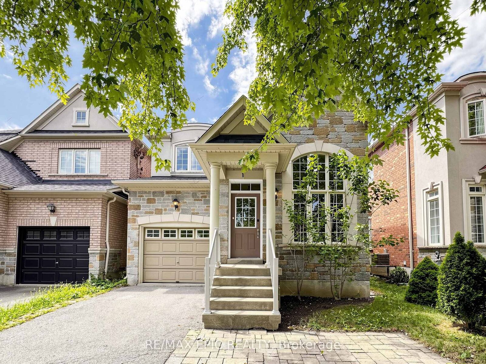 Property Photo: 74 Dewpoint Road ON L4J 9E1