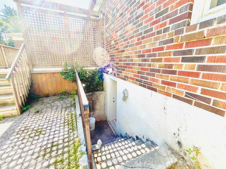 Property Photo: 121 Kingsdale Avenue Bsmt ON M2N 3W5