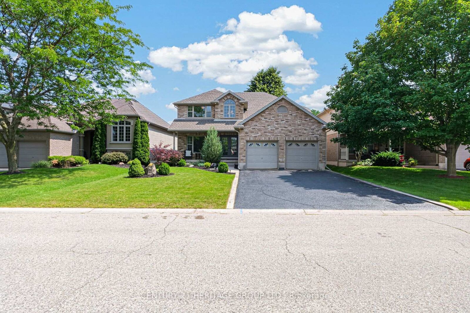 Property Photo: 224 Dundas Street W ON N3L 4H2