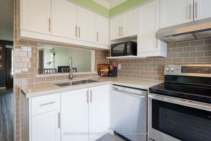 Property Photo: 23 Hedge End Road ON M1B 5Z4