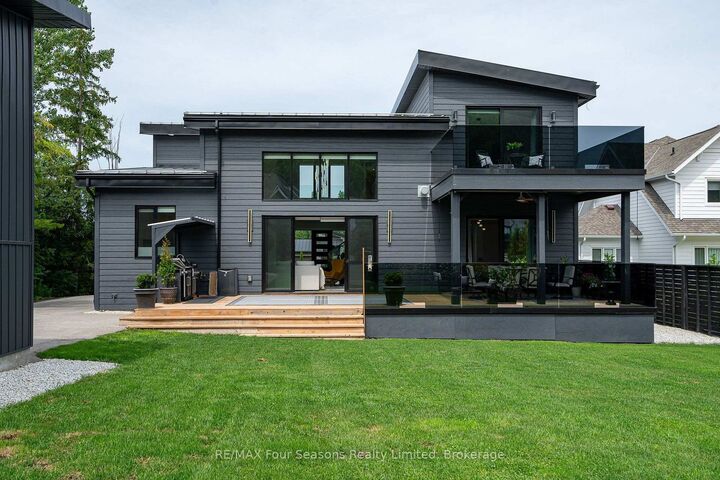 Property Photo:  118 Barton Boulevard  ON N0H 1J0 