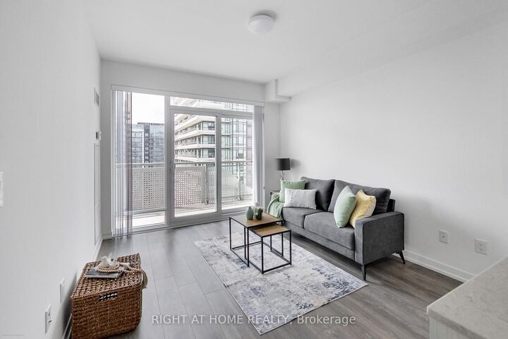 Property Photo: 2520 Eglinton Avenue W 1602 ON L5M 0Y4