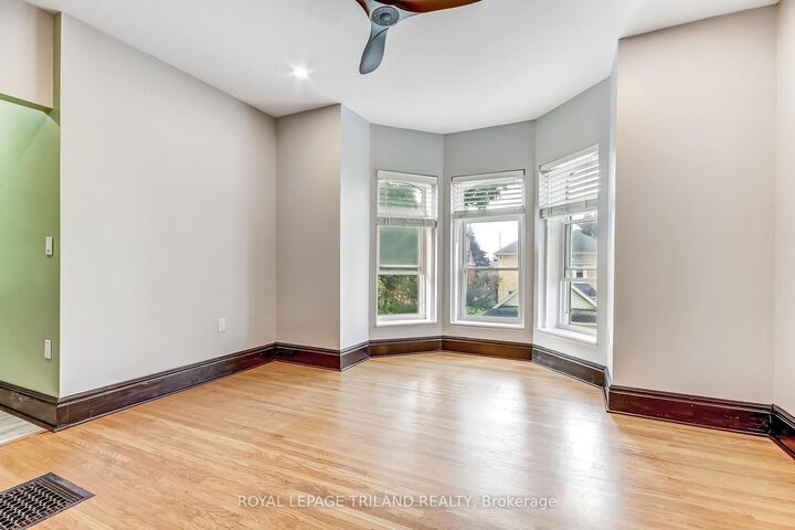 Property Photo:  33 1/2 St George Street 33 1/2  ON N5P 2L2 