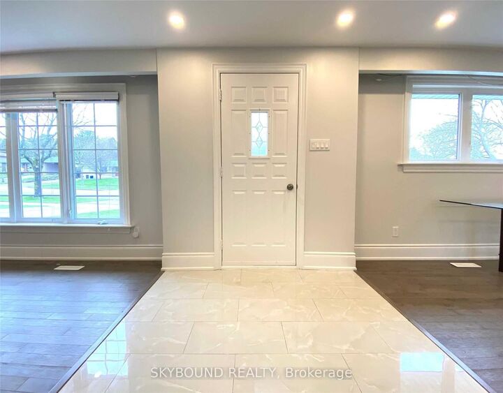 Property Photo: 165 Orchard Heights Boulevard ON L4G 3A3