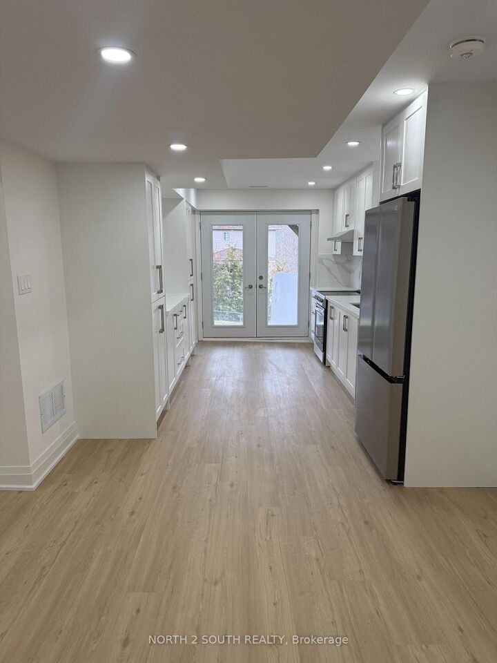Property Photo:  2271 Whitewood Crescent Lower  ON L9S 2B1 