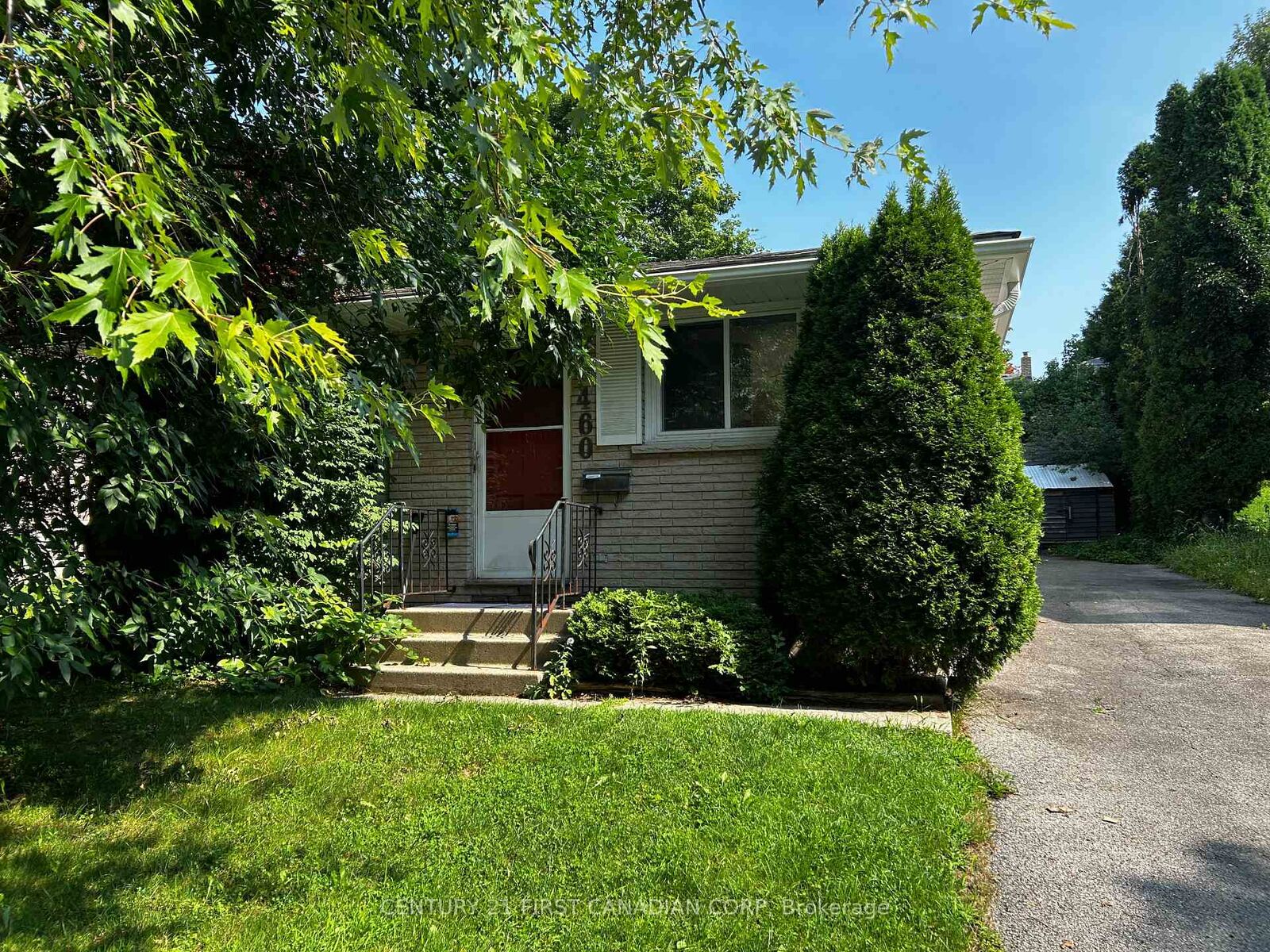 Property Photo:  460 Castlegrove Boulevard Room 4  ON N6G 1K8 