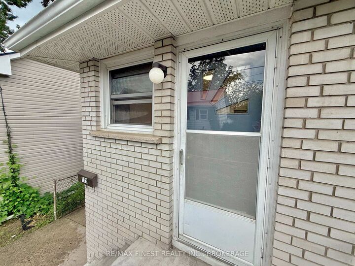 Property Photo: 102 Chatham Street ON K7K 4H3