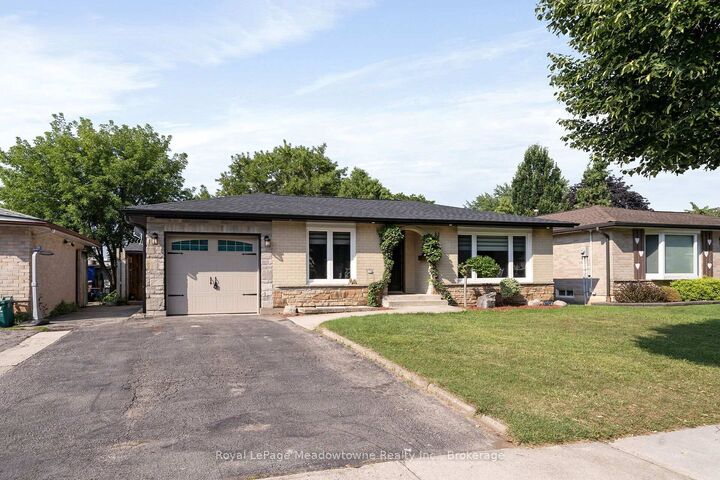 96 Macdonald Crescent — photo 1
