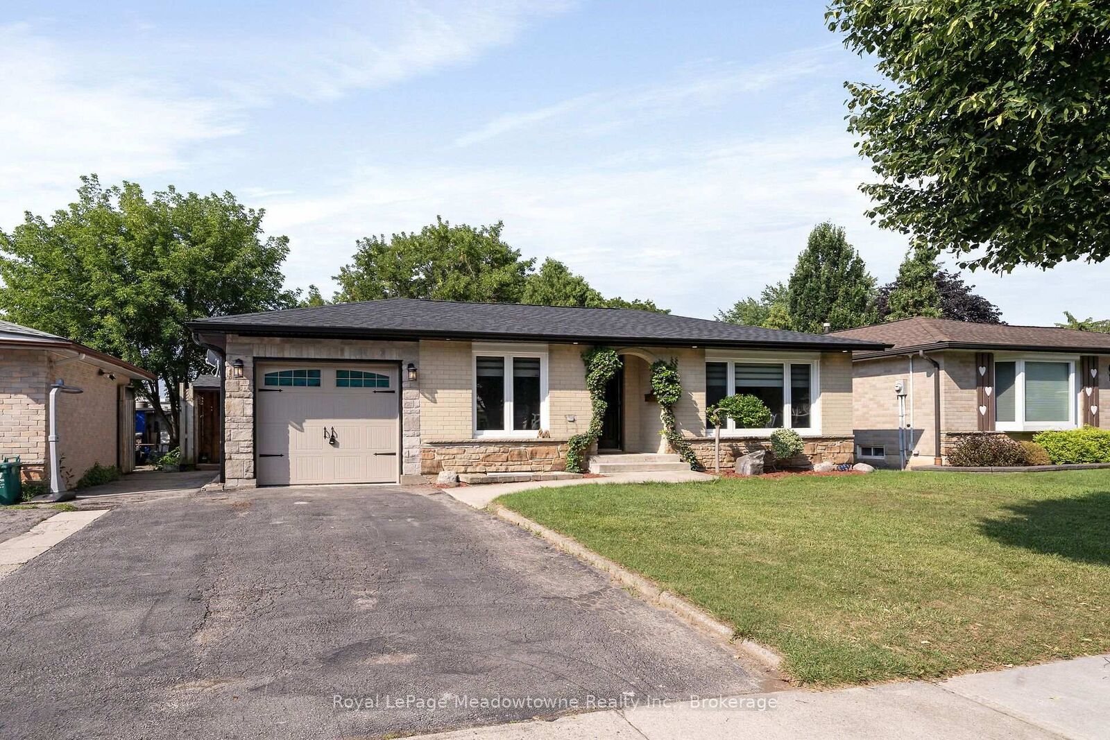 Property Photo: 96 Macdonald Crescent ON L9T 2Y8