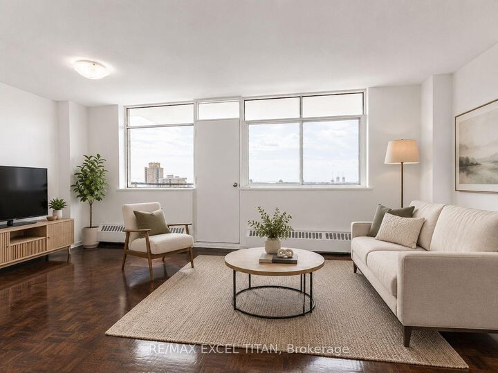 Photo de la propriété:  2255 Weston Road 802  ON M9N 1Y5 