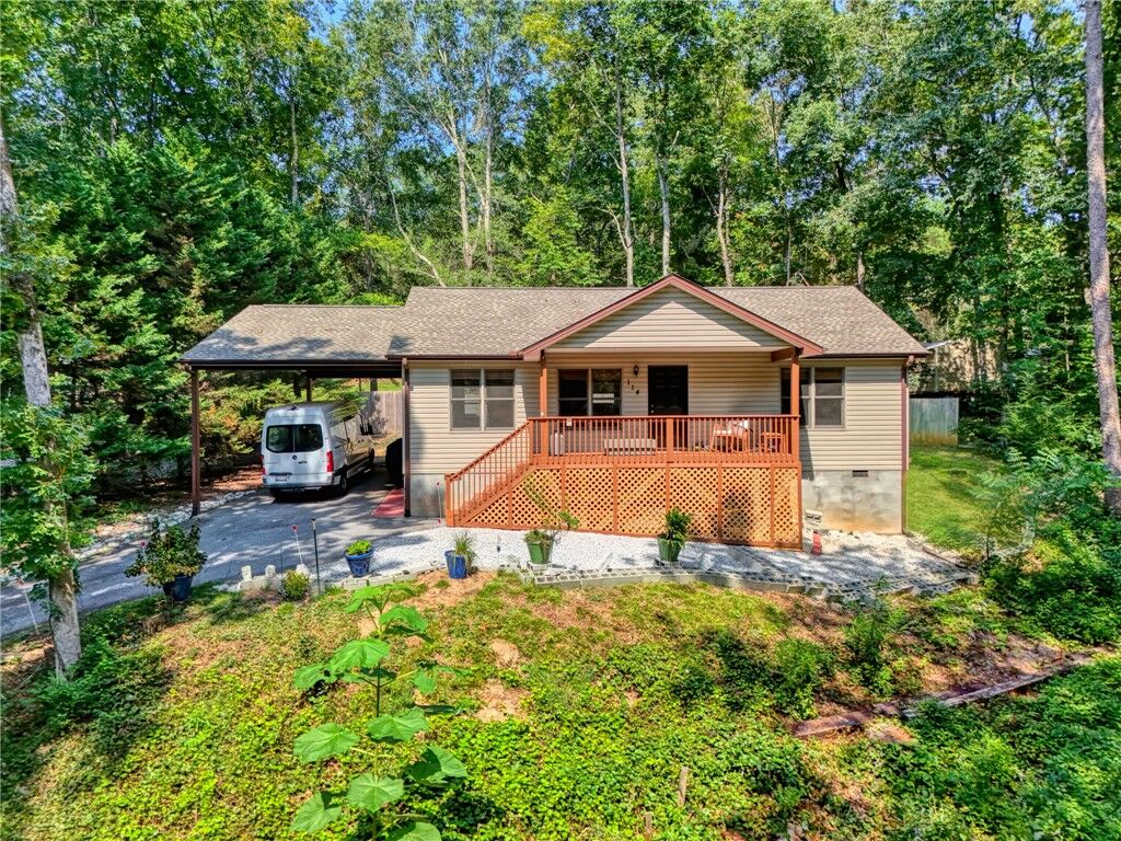 Property Photo: 114 Summersweet Lane SC 29672