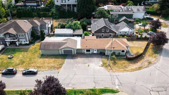 Property Photo:  9 Camden Ave  BC V8Z 1P6 