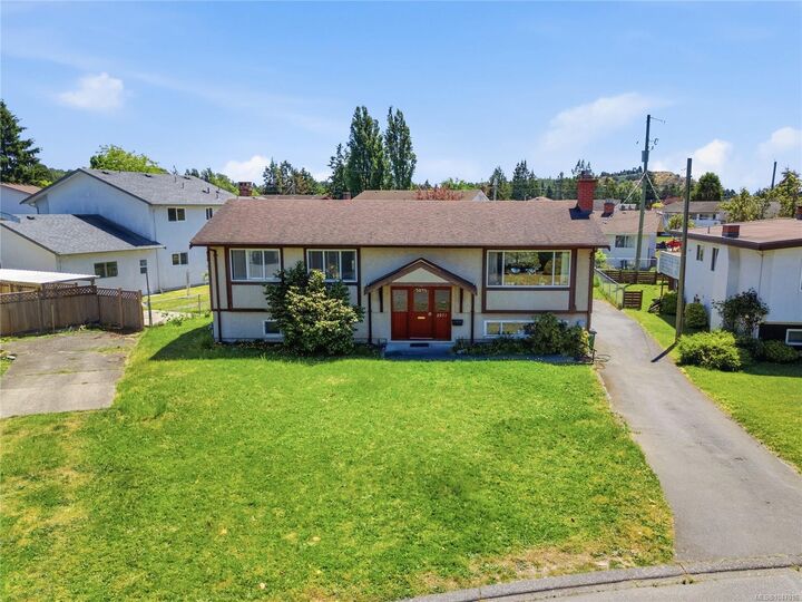 Property Photo: 3971 Cedarwood St BC V8N 3N3