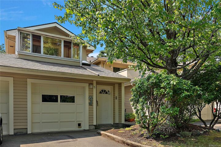 909 Admirals Rd #5 — photo 1