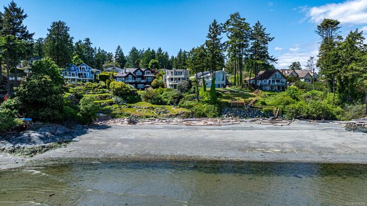 Property Photo: 5267 Parker Ave BC V8Y 2N1