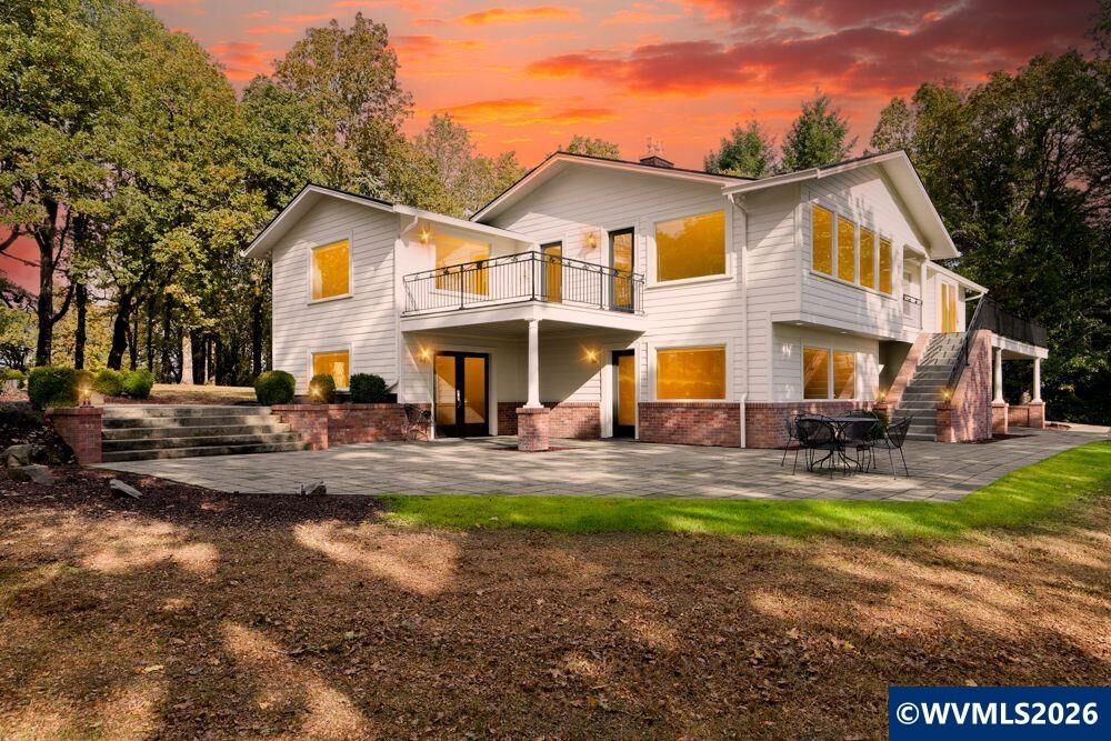 Property Photo:  481 NW Douglas St  OR 97338 