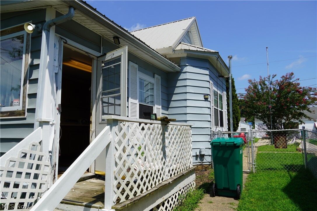 Property Photo:  1406 40th Street  WV 26104 