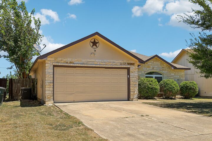 Property Photo: 224 Copper Lane TX 76537