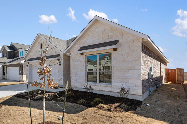 Property Photo:  540 Redding Way  TX 78633 