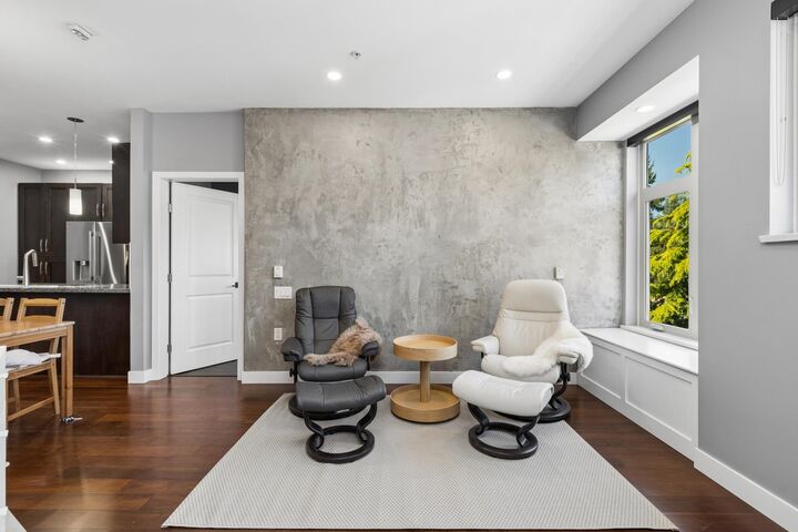 Property Photo:  116 W 23rd Street 303  BC V7M 2A9 