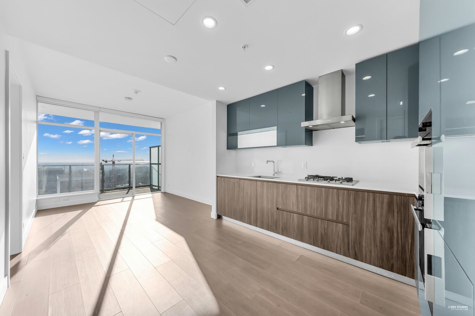 Property Photo:  6511 Sussex Avenue 1505  BC V5H 0K5 