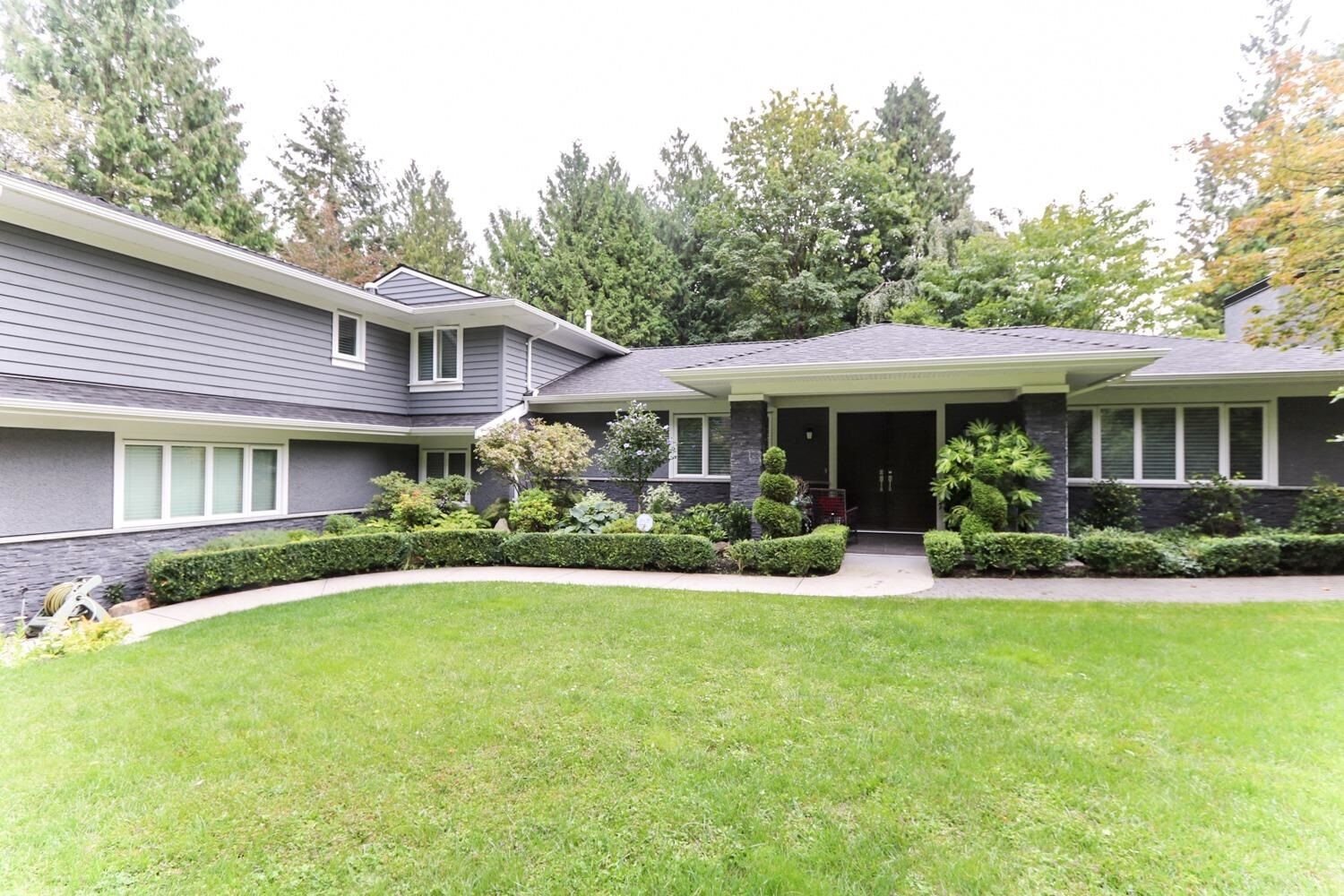 Property Photo:  