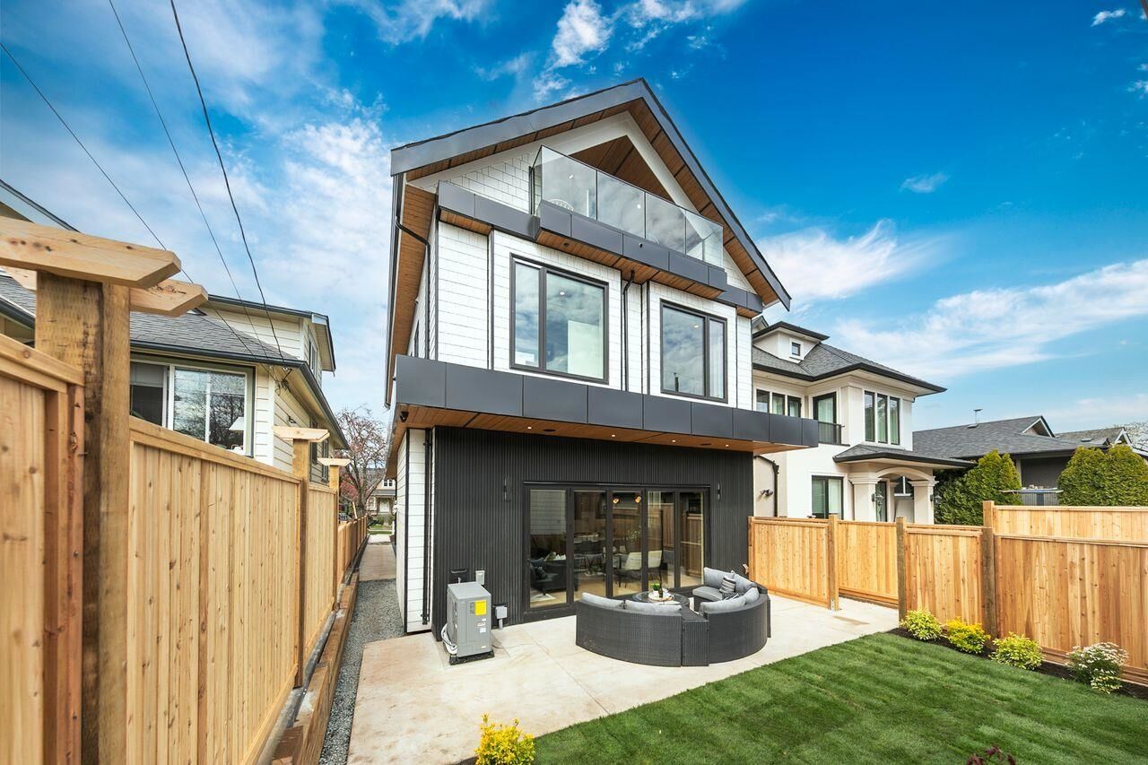 Property Photo: 3708 W 18th Avenue 2 BC V6S 1B2