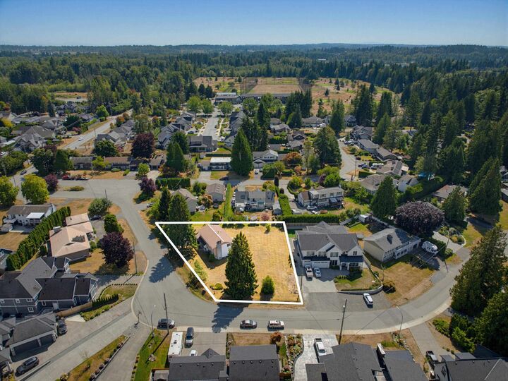 Property Photo: 4503 Southridge Crescent BC V3A 4N7