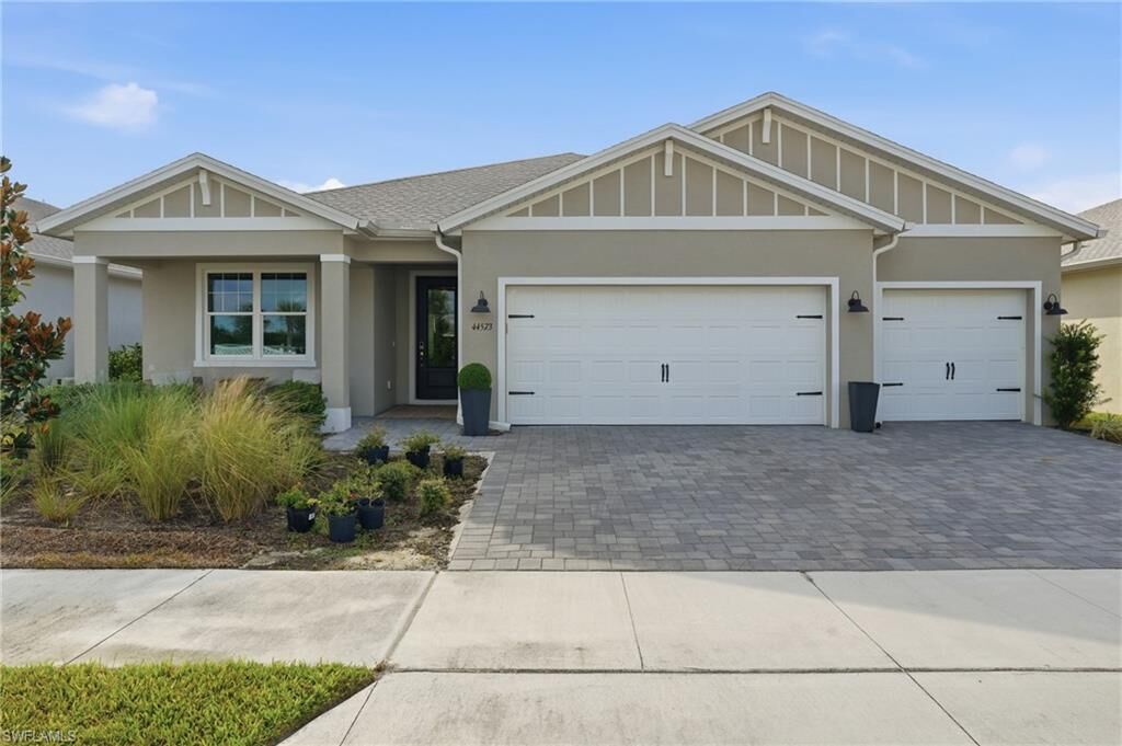 Property Photo: 44573 Frontier Dr FL 33982
