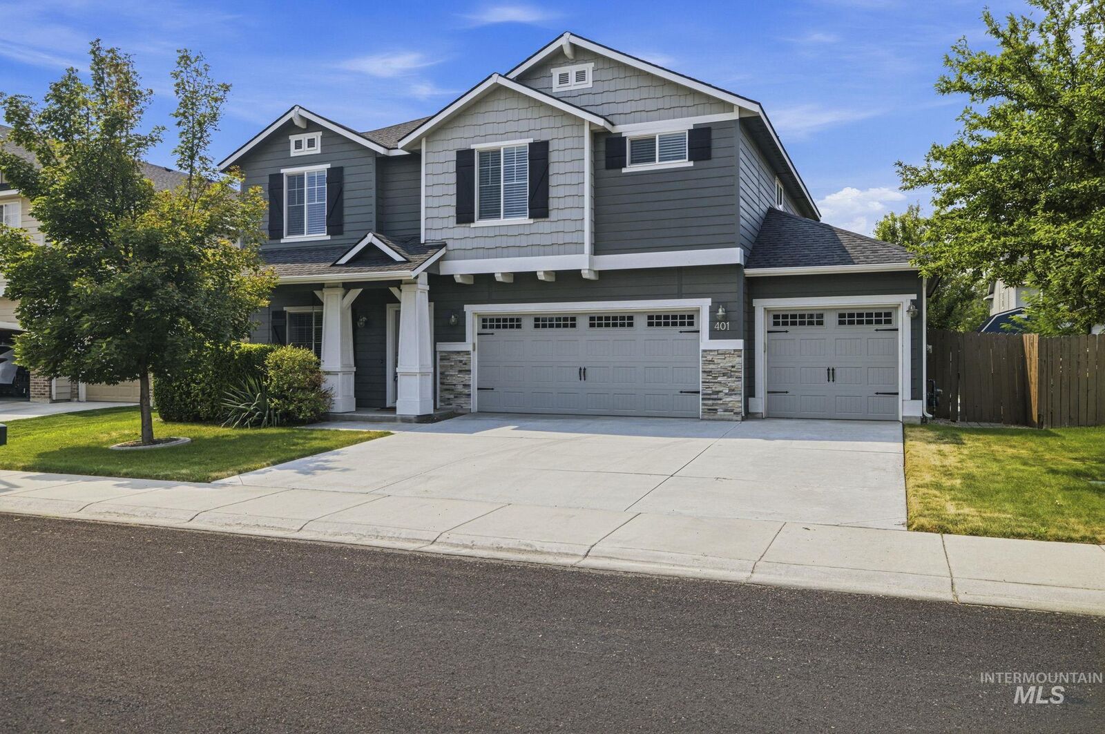 Property Photo:  401 E Joshua Tree Dr  ID 83646 