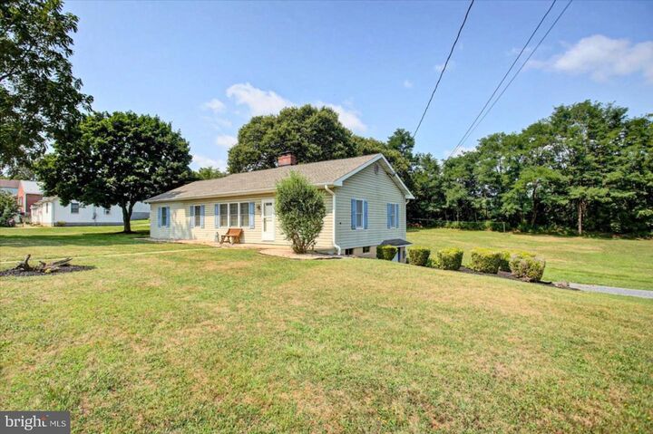 Property Photo:  5881 Fort Loudon Road  PA 17236 