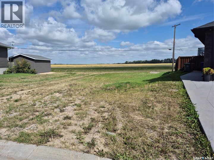 Property Photo:  122 Hedley Terrace  SK S0K 1E0 