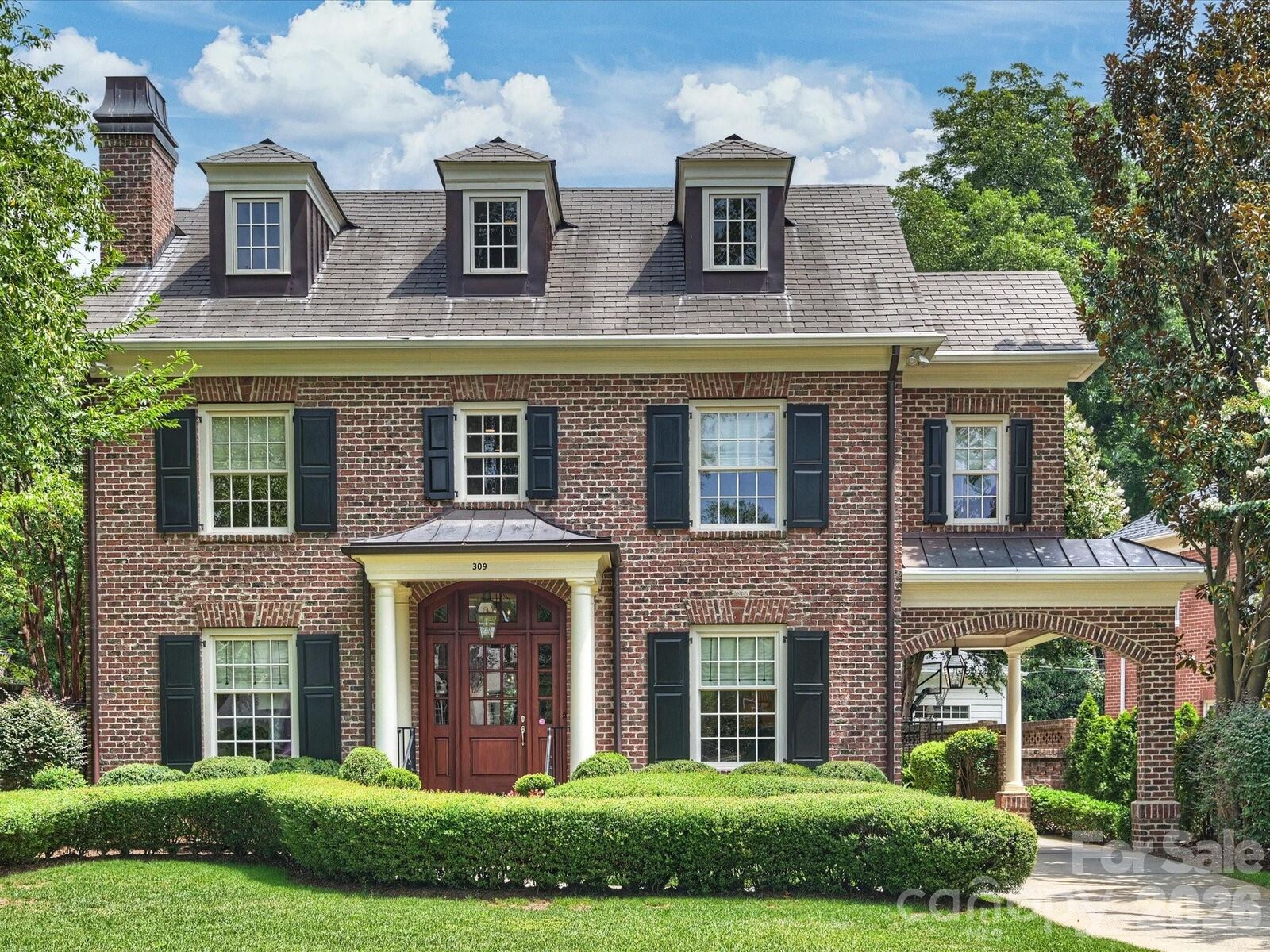 Property Photo: 309 Hempstead Place NC 28207