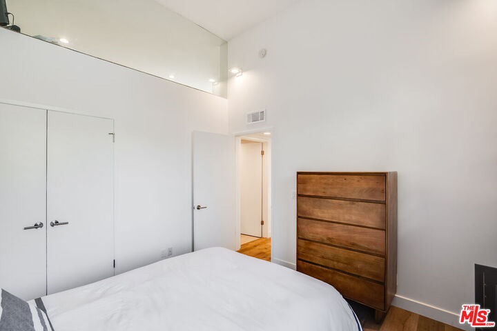 Property Photo: 2222 6th St, Unit B CA 90405