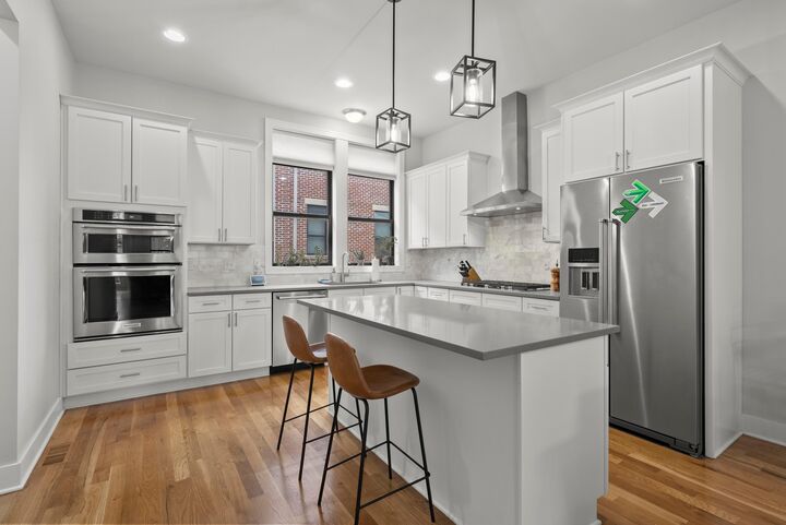 Property Photo:  1073 Harrison Park Place  OH 43201 
