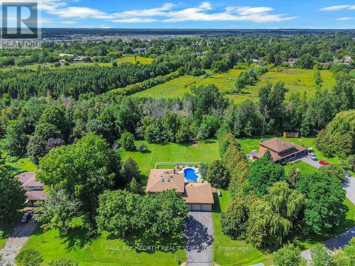 Property Photo: 15 Longridge Court ON K0A 2Z0