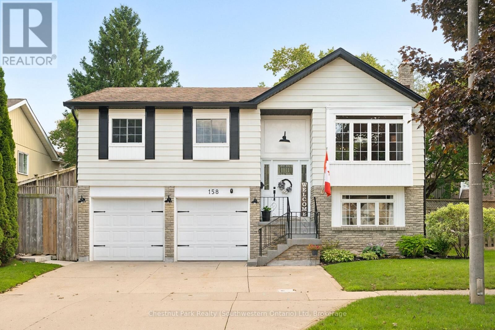 Property Photo:  158 Autumn Hill Crescent  ON N2N 1K8 