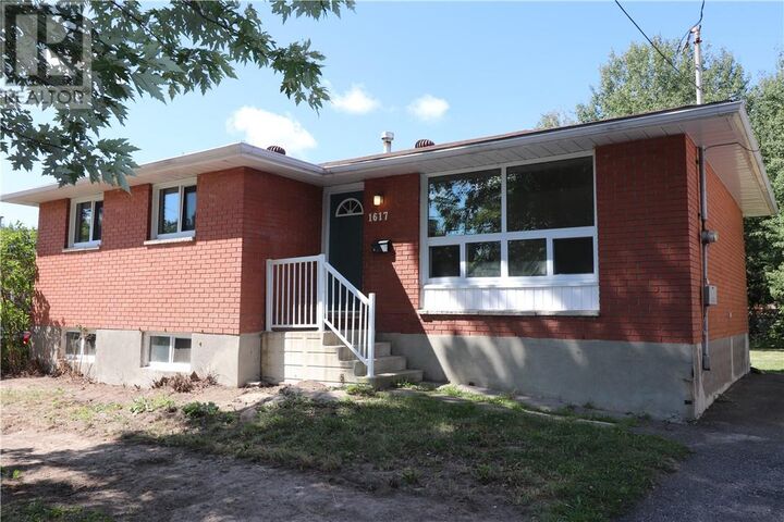 Property Photo: 1617 Sherwood Avenue ON P3A 4L1