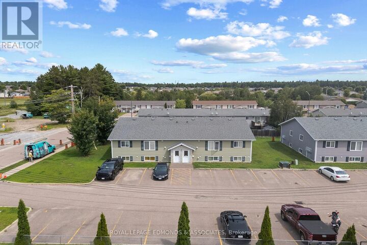 Property Photo:  5 Renfrew Street  ON K8H 0B6 