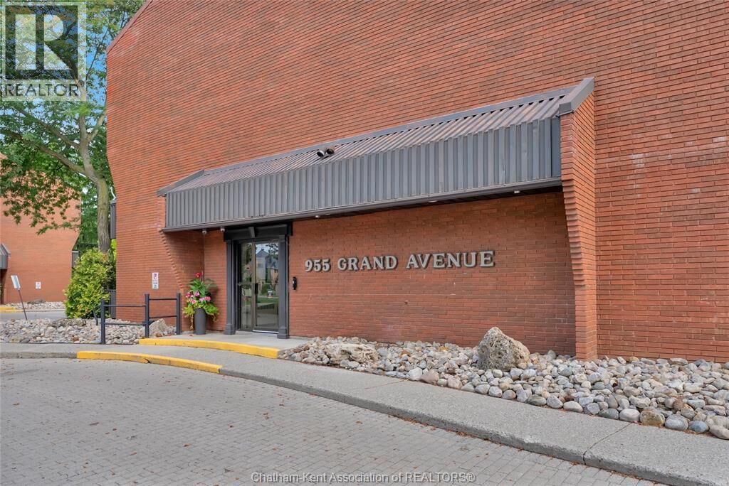 Property Photo: 955 Grand Avenue West 109 ON N7L 1Z9