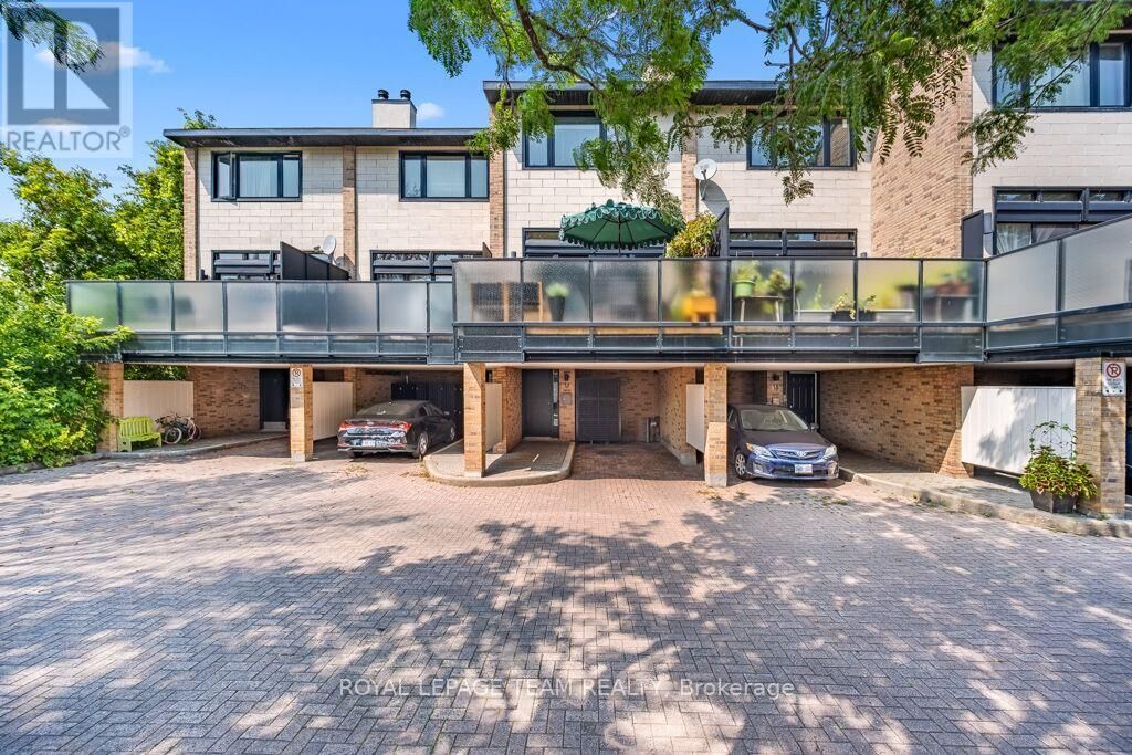 Property Photo:  575 Old St Patrick Street 17  ON K1N 9H5 